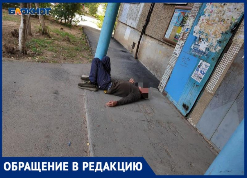 Волжане устали от постоянных лежбищ соседей у подъезда на Оломоуцкой