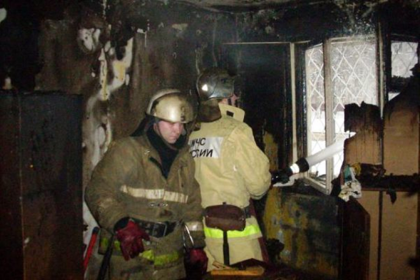 На севере Волгограда при пожаре погиб неизвестный мужчина