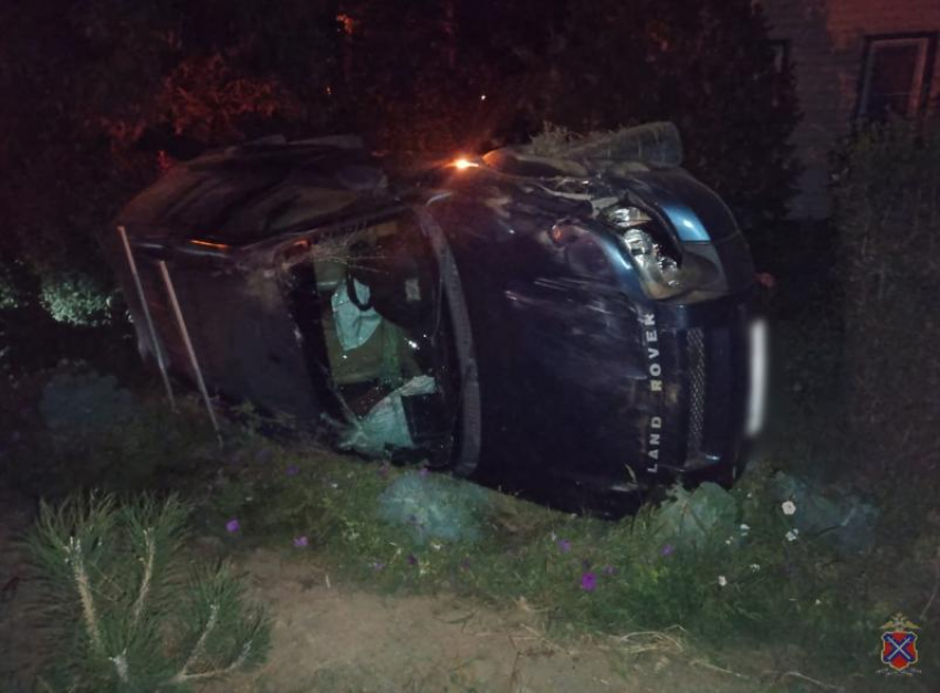 Бесправный водитель спровоцировал ДТП в Волжском: есть пострадавшая