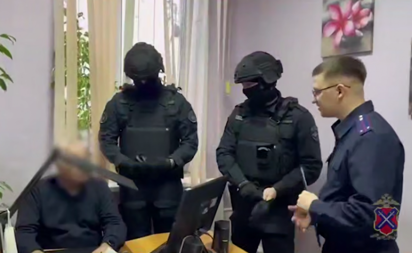 Глава отдела администрации Волгограда 3 года прикрывал огрехи УК за взятки