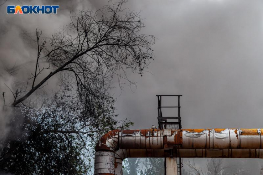Устанавливается причина пожара близ Волжского