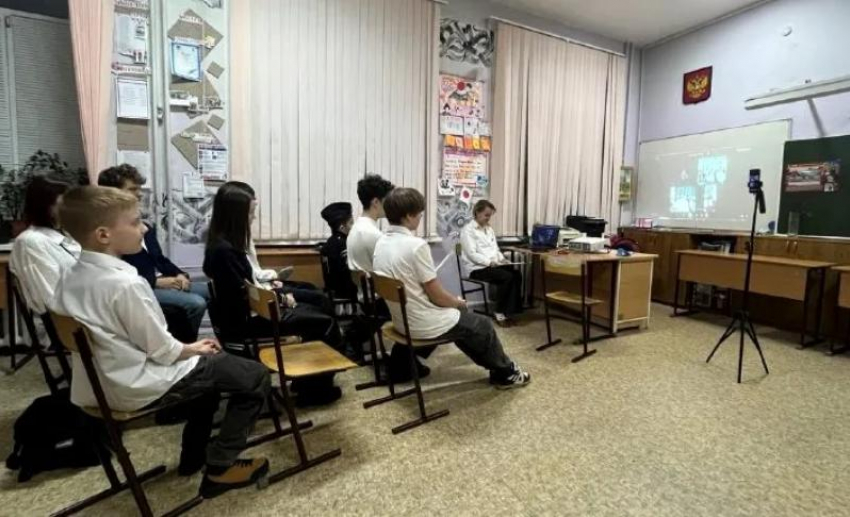Волжская школа провела первый телемост с учениками Санкт-Петербурга и Мариуполя