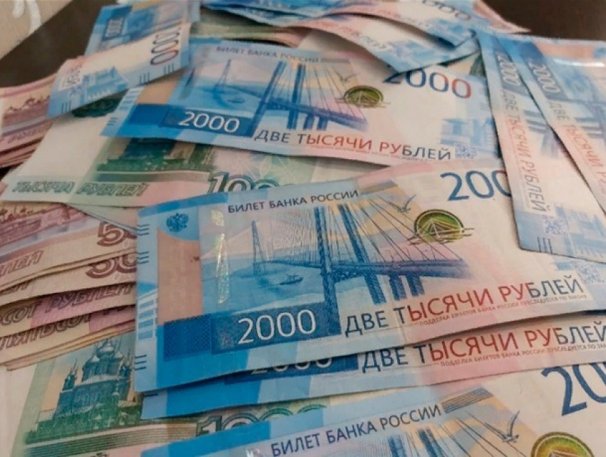 Любовник вынес 1 млн рублей из квартиры бывшей в Волжском