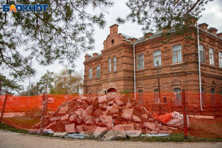 В картинной галерее Волжского продолжается масштабный ремонт культурного наследия