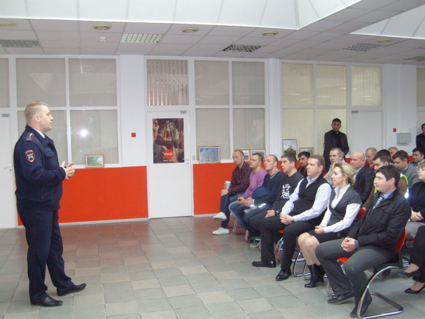 Волжан-автолюбителей призвали соблюдать дистанцию