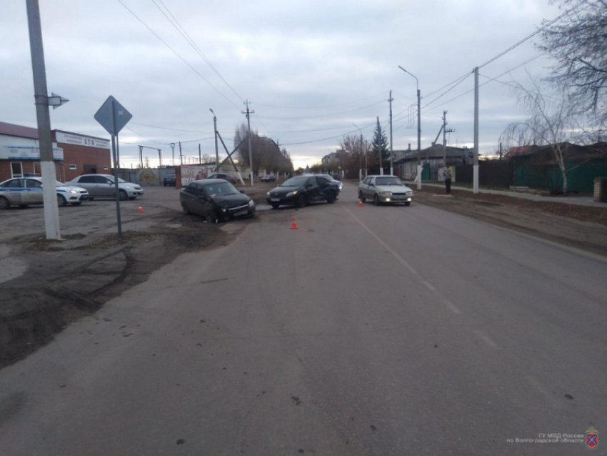 Неаккуратная езда привела к серьезной аварии в Волгоградской области