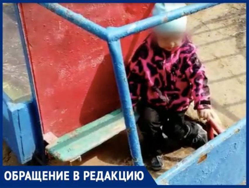 "Дети играют с кучей металлолома на детской площадке", - Ольга Кирш