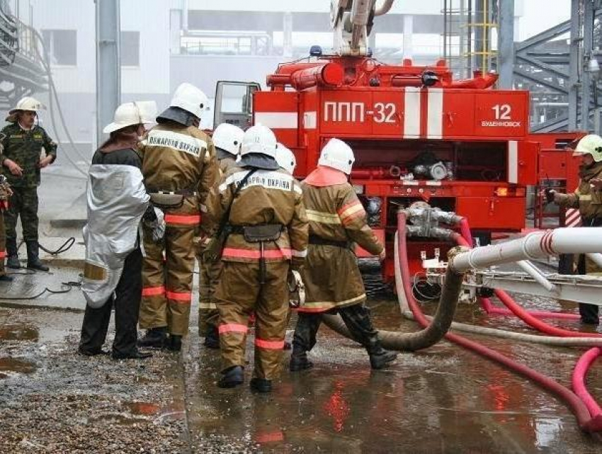 Огненная стихия захватила новенький УАЗ в Волжском