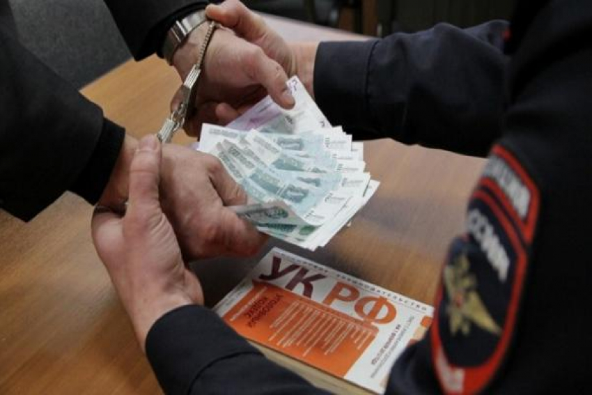 60-летний волжанин купил должность главврача за 3 миллиона рублей