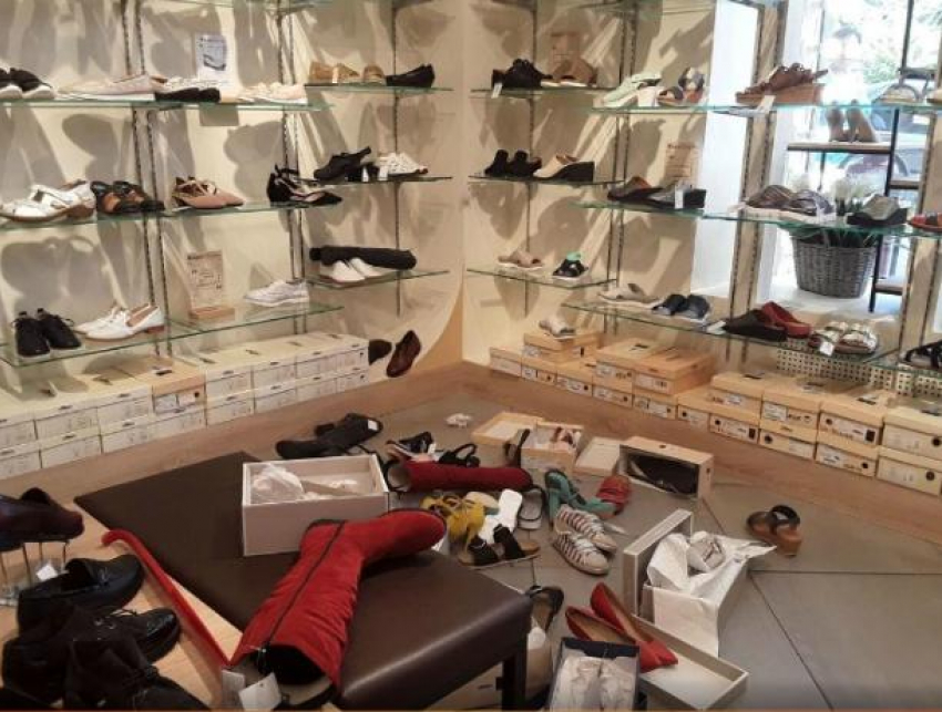 Волгоградка пожаловалась на хаос в магазине обуви