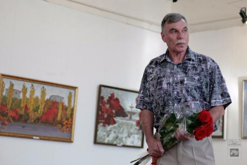 В Волжском открылась юбилейная выставка Владимира Юнака