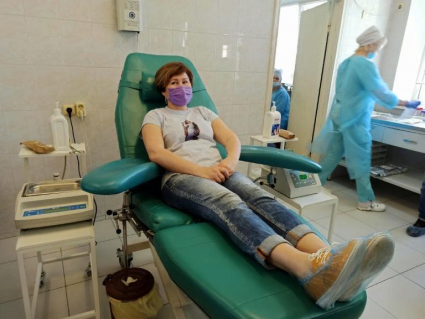 В Волгограде приступили к лечению больных СOVID-19 антиковидной плазмой