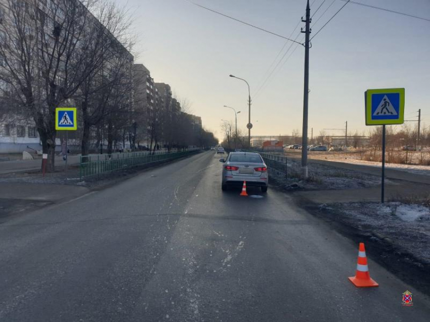 В Волжском возле парка сбили женщину