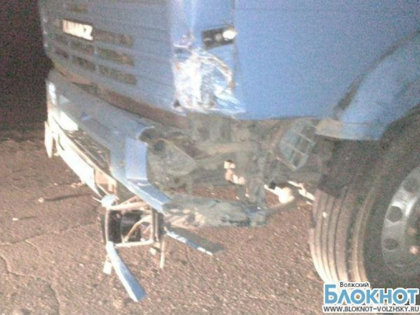 Под Волгоградом ВАЗ-21099 влетел в КАМАЗ: погиб пассажир