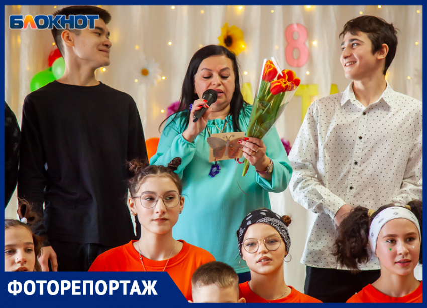 В Волжских школах начались концерты к 8 марта: фото