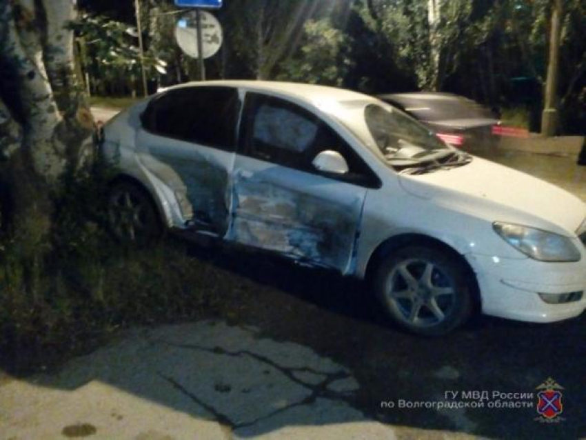 Автоледи чуть не убилась, нарушив ПДД в Волжском