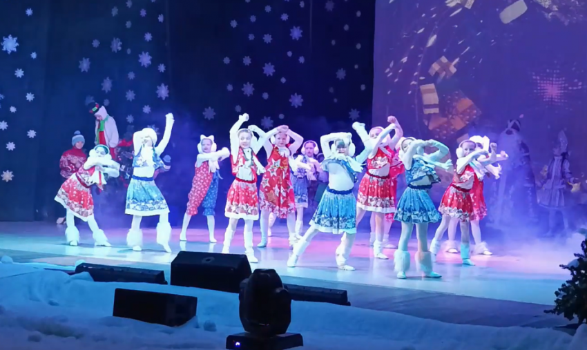 Новогоднее чудо для маленьких волжан: в Волжском прошли «депутатские ёлки»