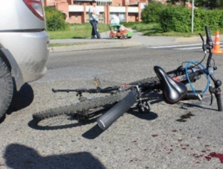 Восьмилетний велосипедист попал под колеса автомобиля