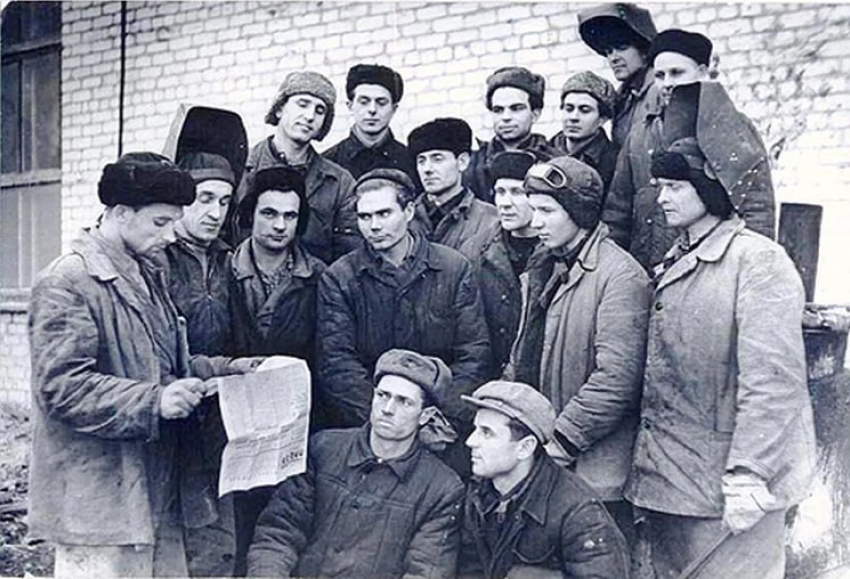 Как в Волжском строили заводы в 60-е: студенты и рабочие съезжались со всего Союза