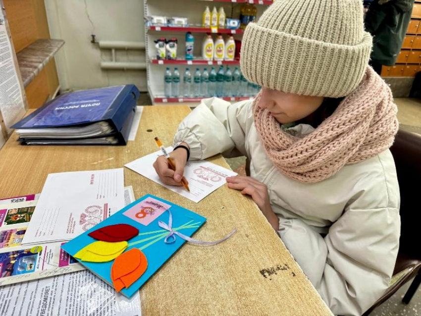 Волжские школьники отправили 291 открытку одиноким людям