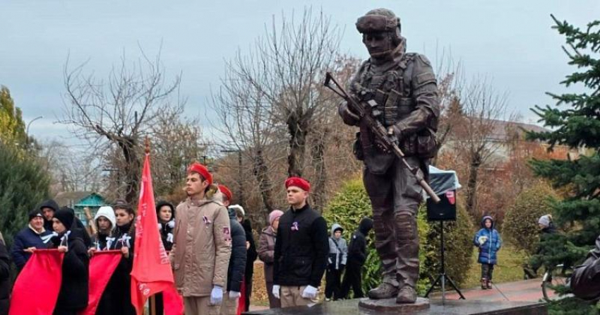 Народный памятник воинам всех эпох: в волгоградской области открыли мемориал ветеранам