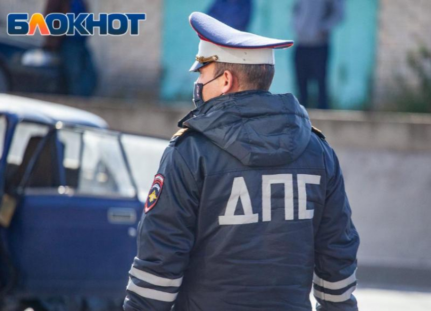 Пострадали трое, в том числе ребенок: «ВАЗ» съехал в кювет в Волгоградской области