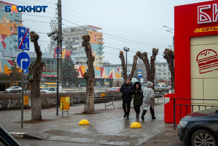 «Все не купишь»: большинство волжан не опустошают полки магазинов