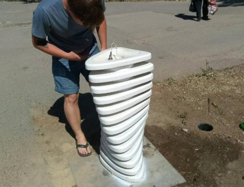 На улицах Волжского появились новые питьевые фонтанчики