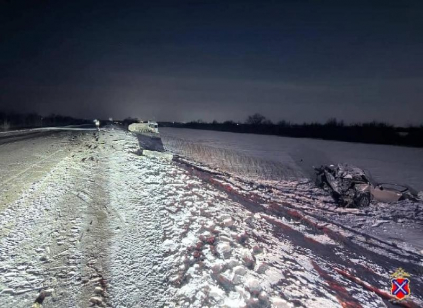 Машина превратилась в груду металла: водитель скончался на трассе в Волгоградской области