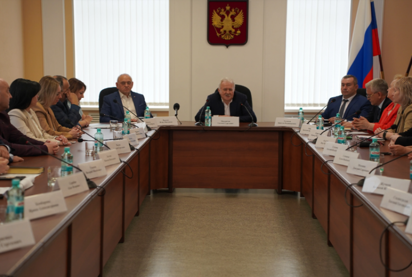 Председатель комитета Госдумы Евгений Москвичев провел встречу с властями Волжского