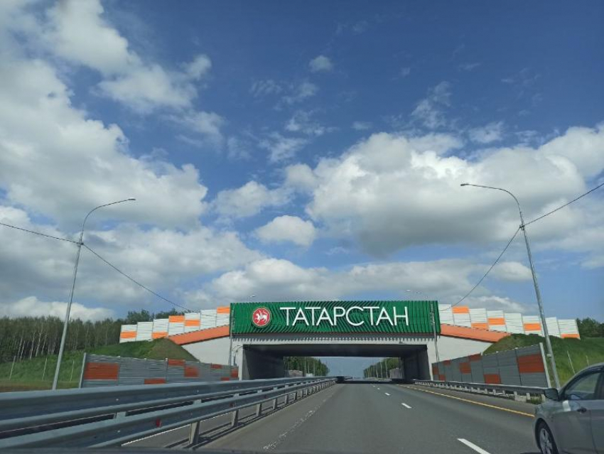 В России впервые разместили базовую станцию в полосе отвода федеральной трассы