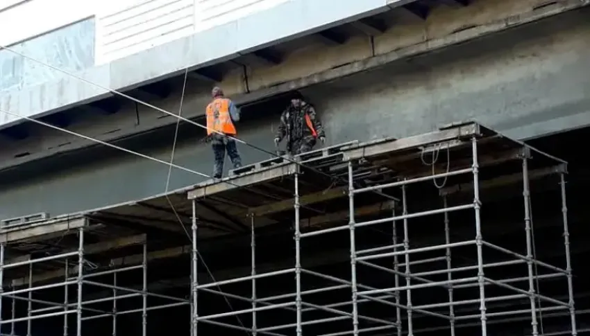 В Волжском на улице Александрова завершаются работы по ремонту моста