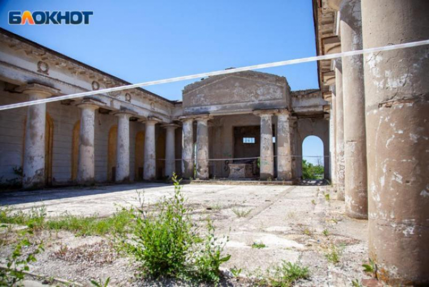 Литию по усопшим проведут на старом кладбище с аварийным мортуарием в Волжском