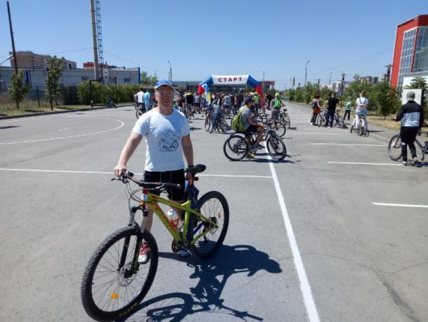 Герой «Сбросить лишнее» поучаствовал в велопробеге в Волжском