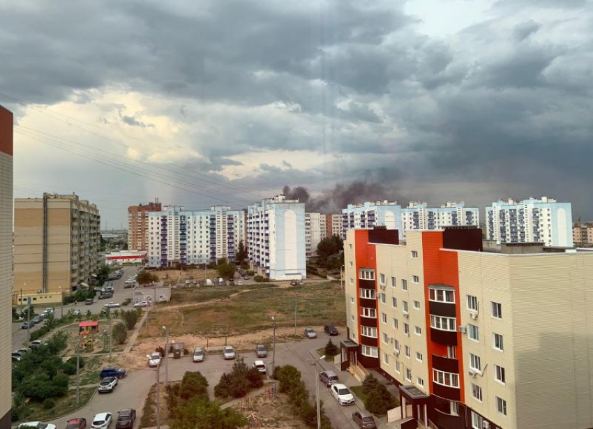 Пожар в новой части Волжского попал на видео