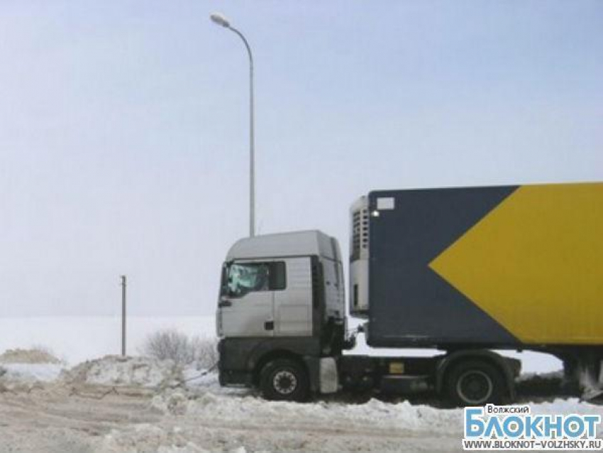 На трассе Волгограда погиб дальнобойщик из Ленинградской области