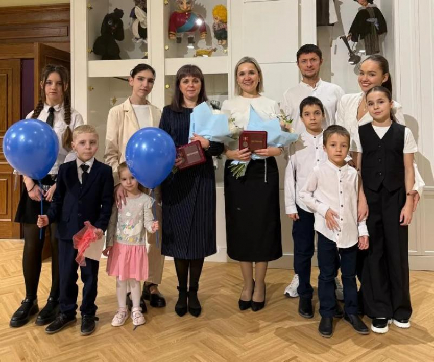 Две волжанки удостоены Почетного знака «Материнская слава» в канун Дня матери