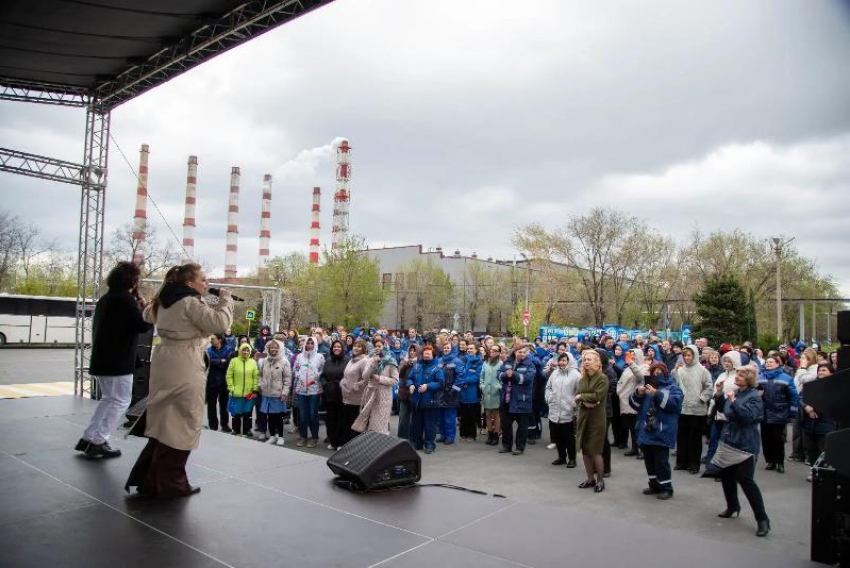 Праздник для своих! «Волжский абразивный завод» по-семейному встретил 65-летие