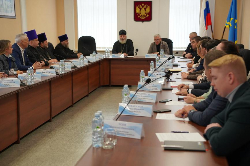 В Волжском обсудили пути духовно-нравственного воспитания молодежи