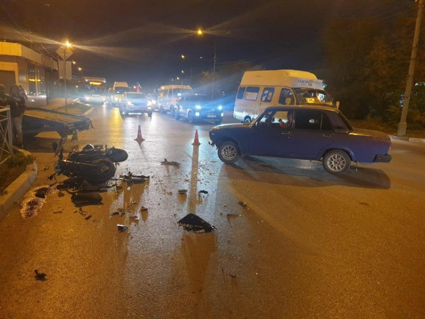Появились подробности страшной аварии с мотоциклистом в Волжском