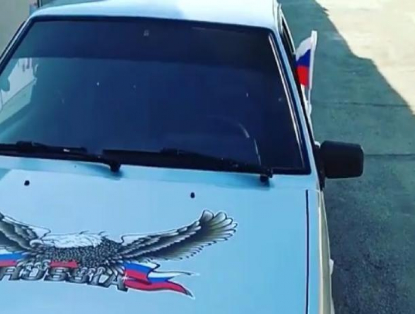 Слишком патриотичная машина появилась на улицах Волжского