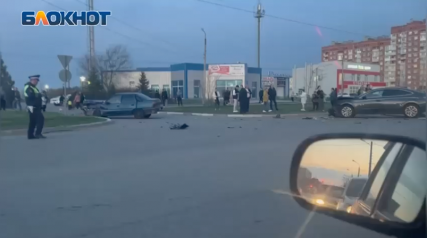 В Волжском произошло тройное ДТП около ФОК «Русь»: видео