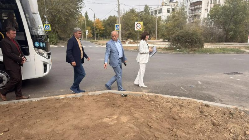 Игорь Воронин поручил навести порядок возле торговых объектов в Волжском