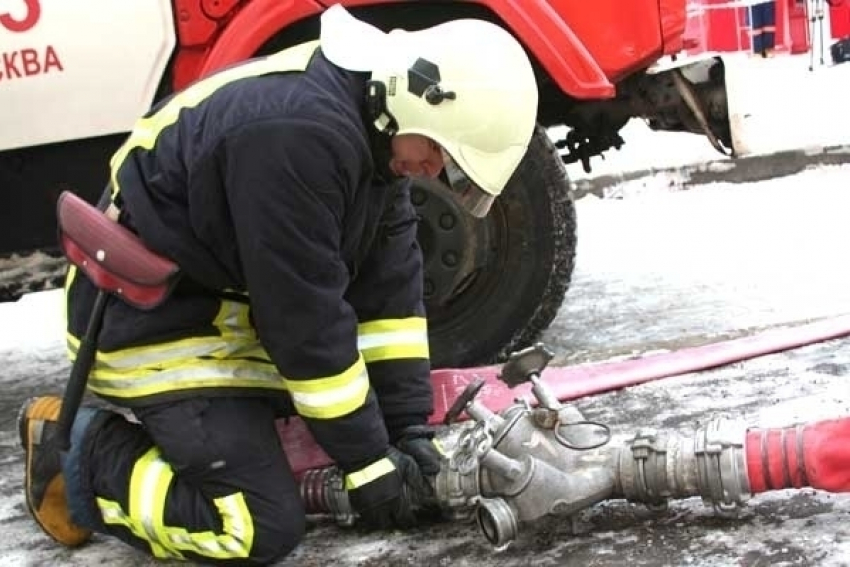 В Суровикино при пожаре в магазине эвакуировали 8 человек