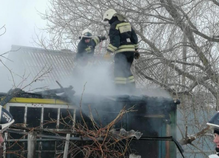 Сразу два пожара на дачах в Волжском произошли за сутки