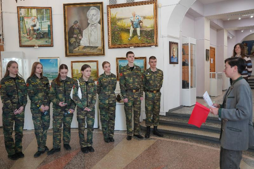 В Волжском школьники сражаются за поездку в московский музей