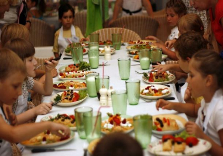 Что едят в оздоровительных детских лагерях