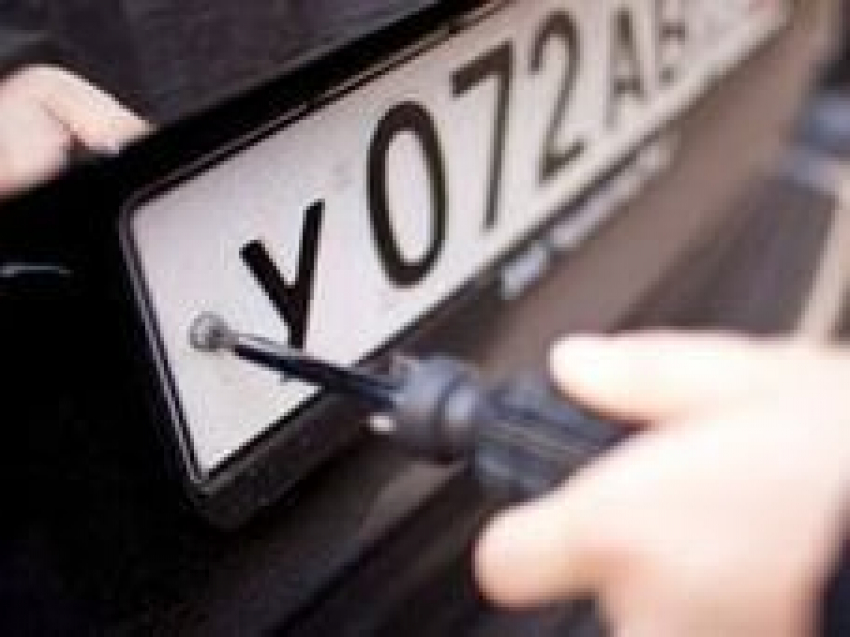 Подросток из Волжского пойдет под суд за кражу номеров с автомашин