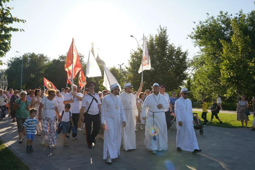 В День семьи, любви и верности по центру Волжского пройдет праздничное шествие