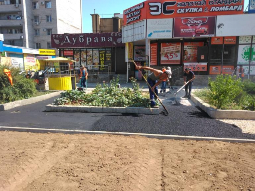 На улице Мира ведется благоустройство пешеходных дорожек